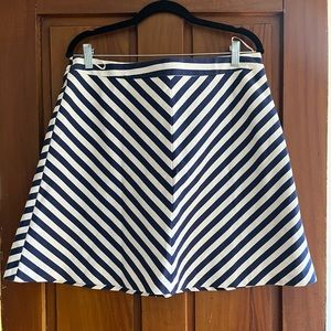 NWOT Oasis UK Brand Navy and White Chevron Skirt